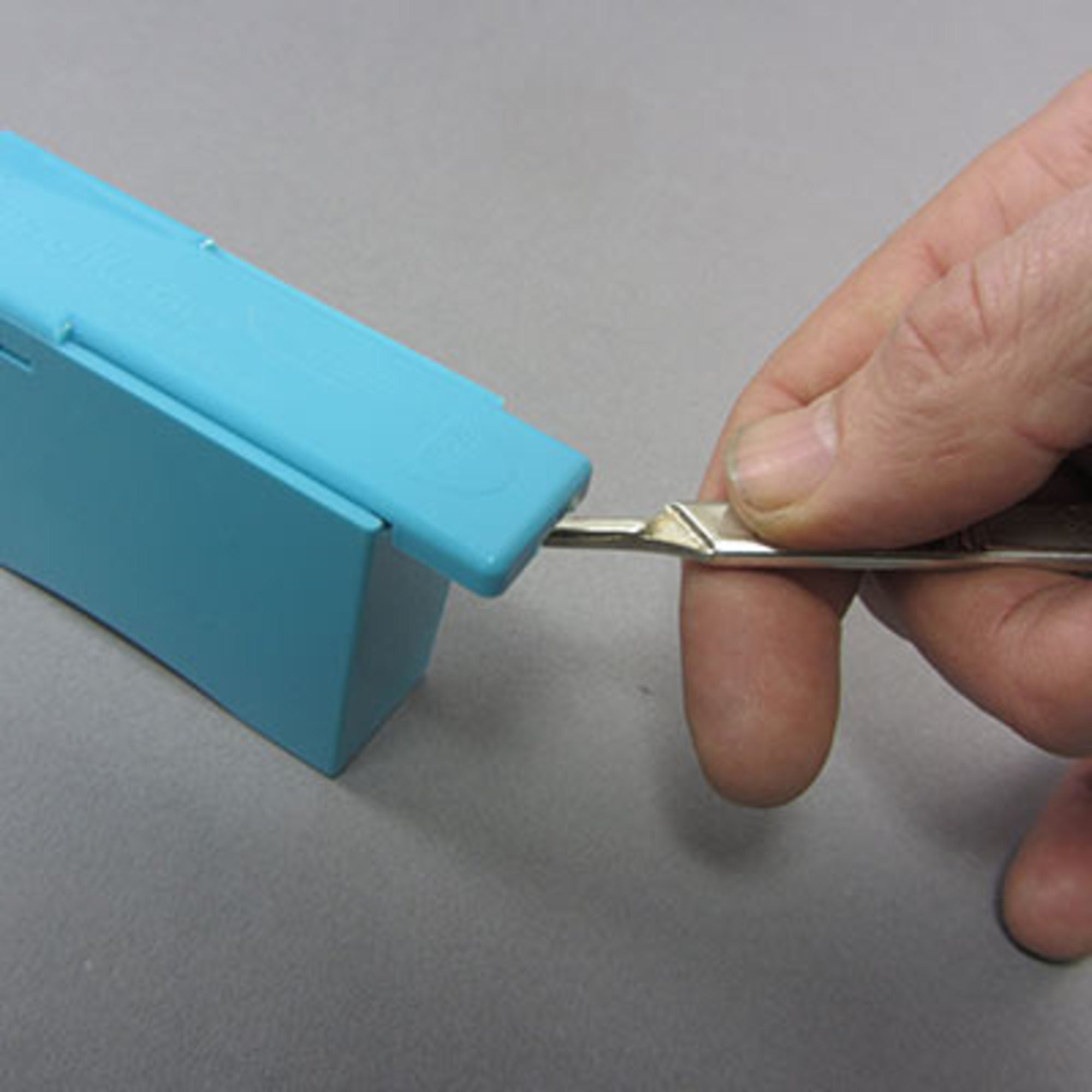 Scalpel Blade remover unit