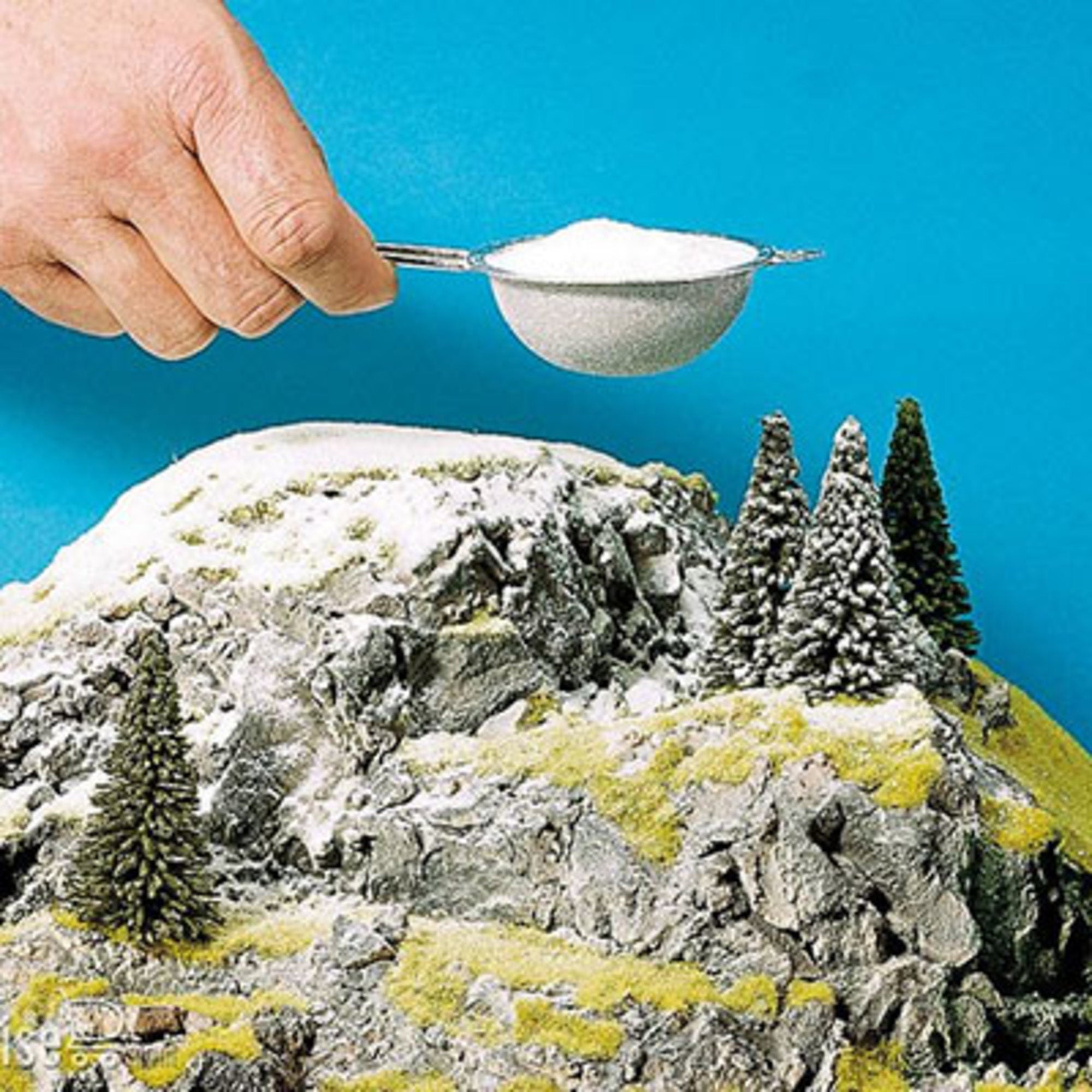 Scatter snow powder