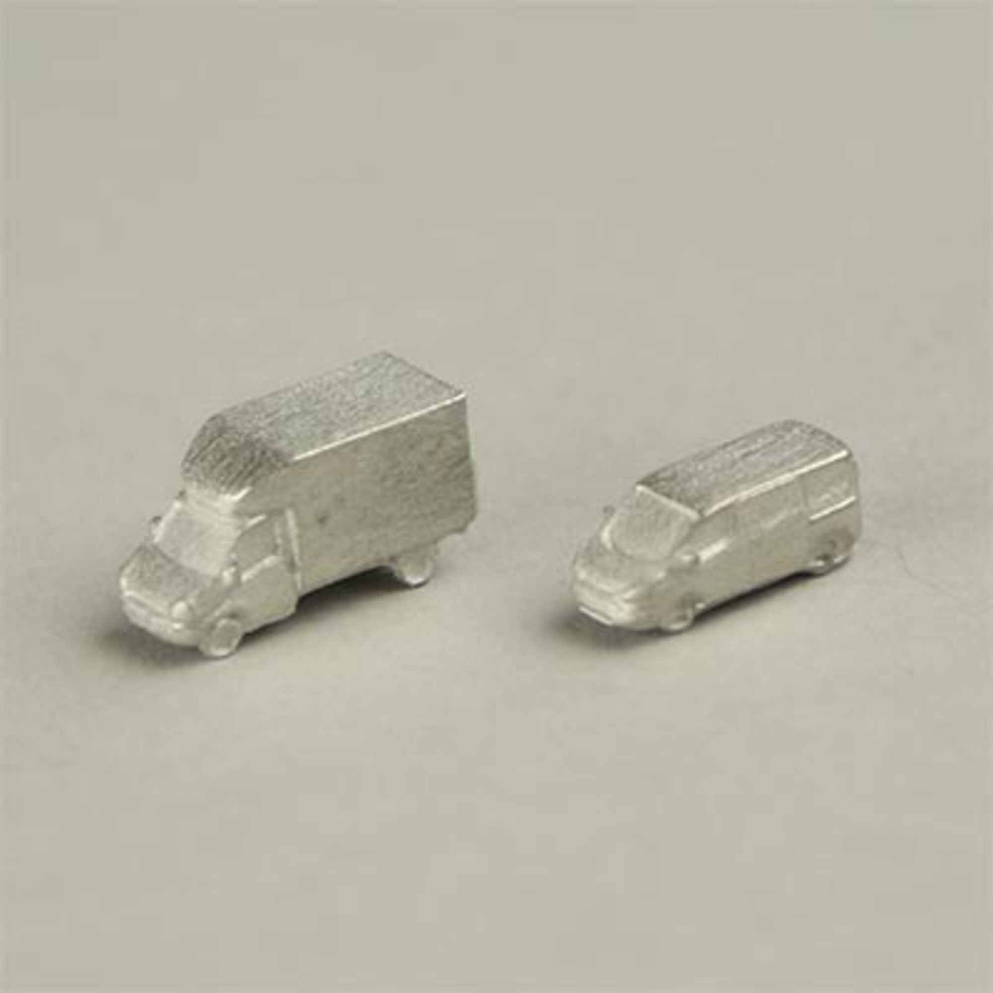 1:400 light vans (2 pcs) unpainted