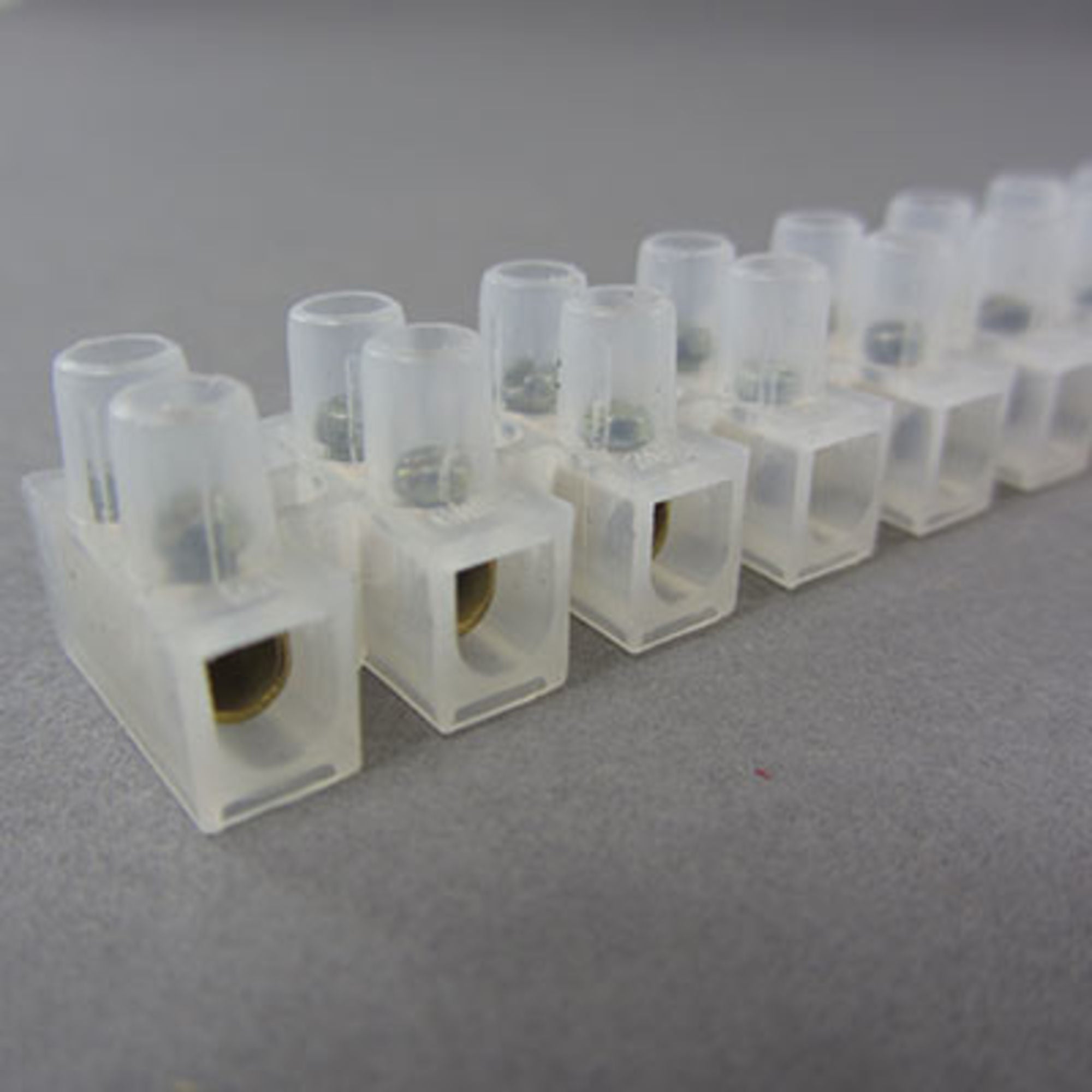 4DXEC00020-3 Terminal Block, 5A