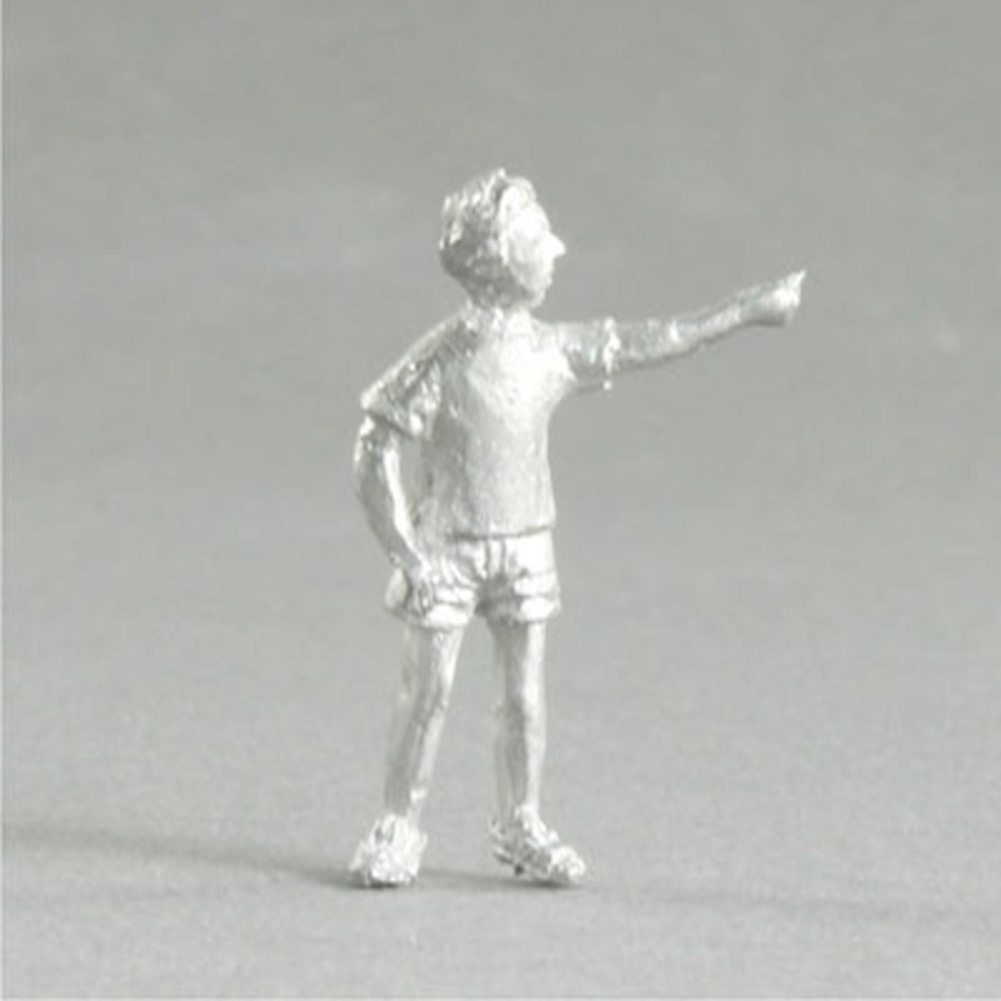 4DXMF10603 [file:4DXMF10603-1.jpg] 1:50 Figures Children - Boy In Shorts & Tee Shirt