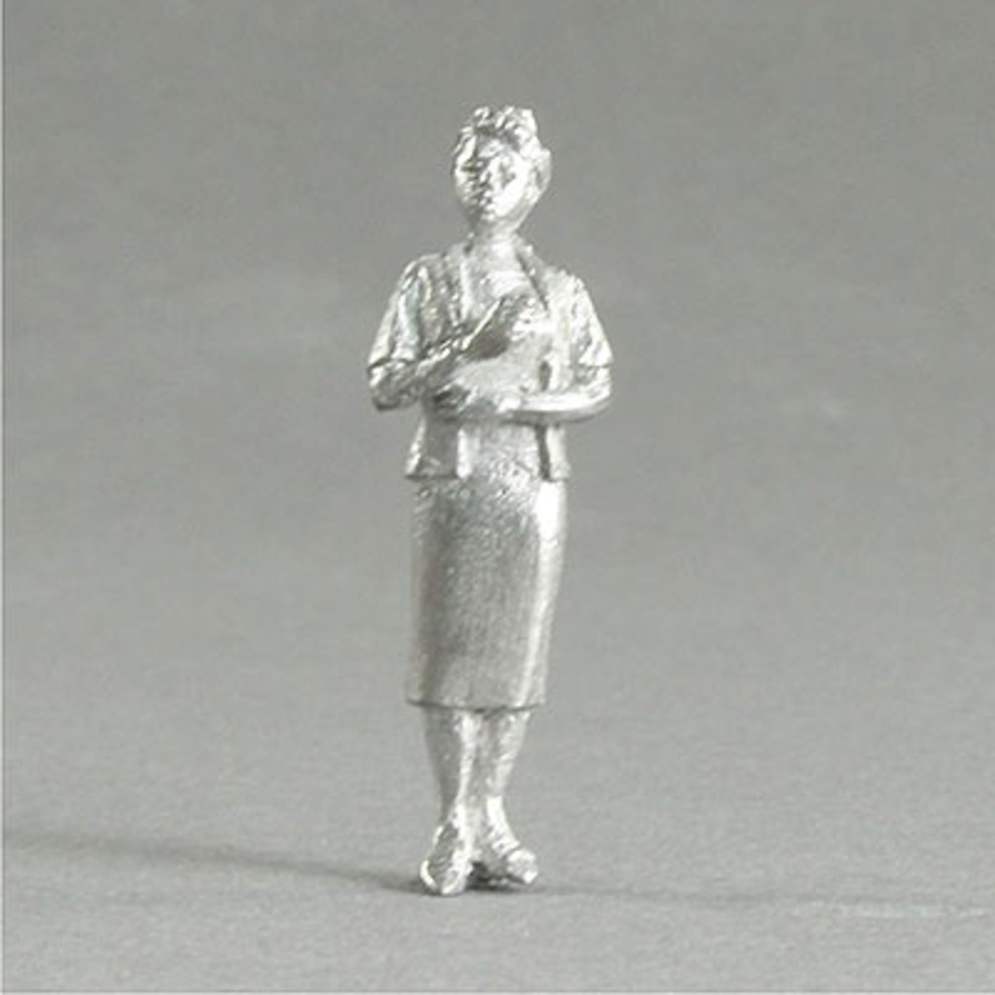 4DXMF10630-1 1:50 Smart Female Hand At Chest