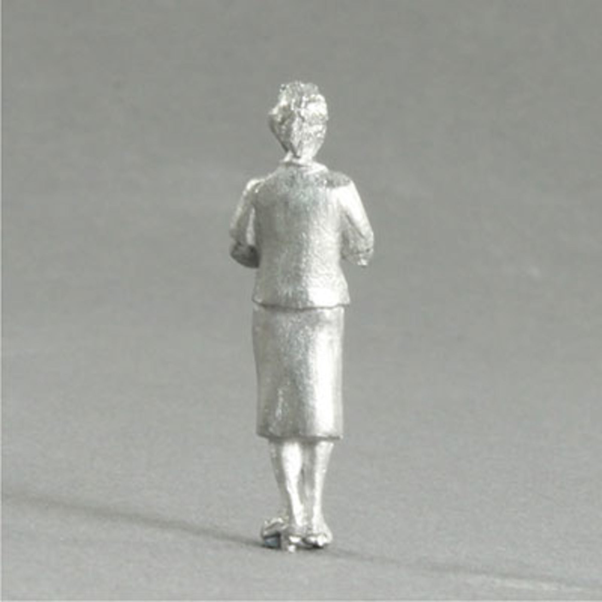 4DXMF10630-2 1:50 Smart Female Hand At Chest