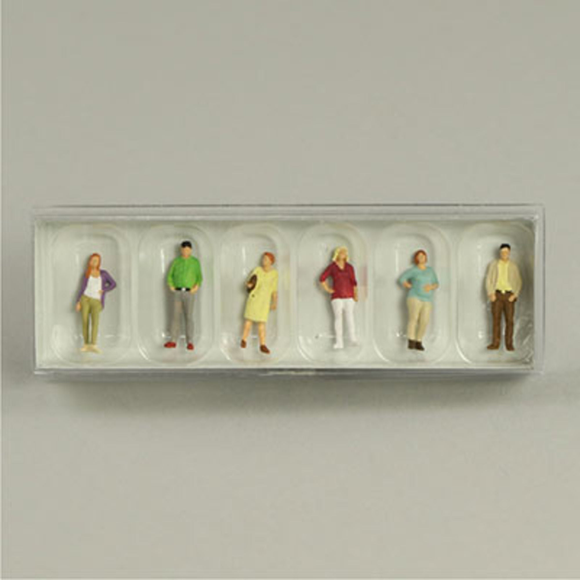 4DXMF10836-2 1:87 Figures Passers By Standing Painted (6 pcs)