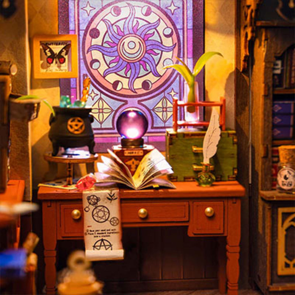 4DXUK60019-3 [file:4DXUK60019-3.jpg] DIY The Magic Study