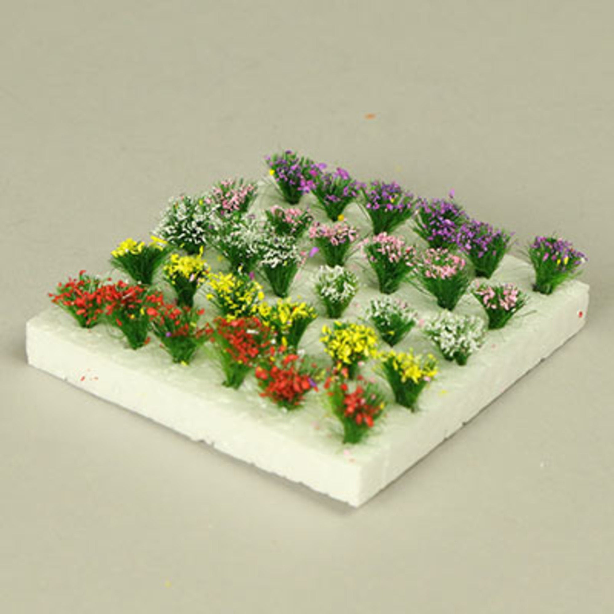 Tufts '10mm' (30 pcs) assorted greens