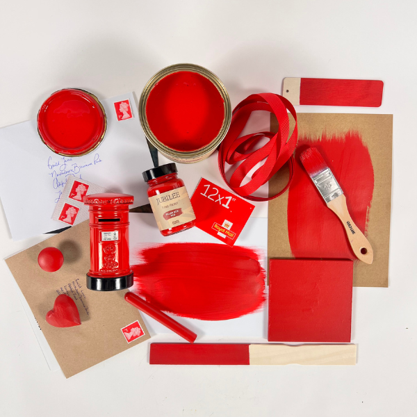 008-flatlay-pillar_box_red.png