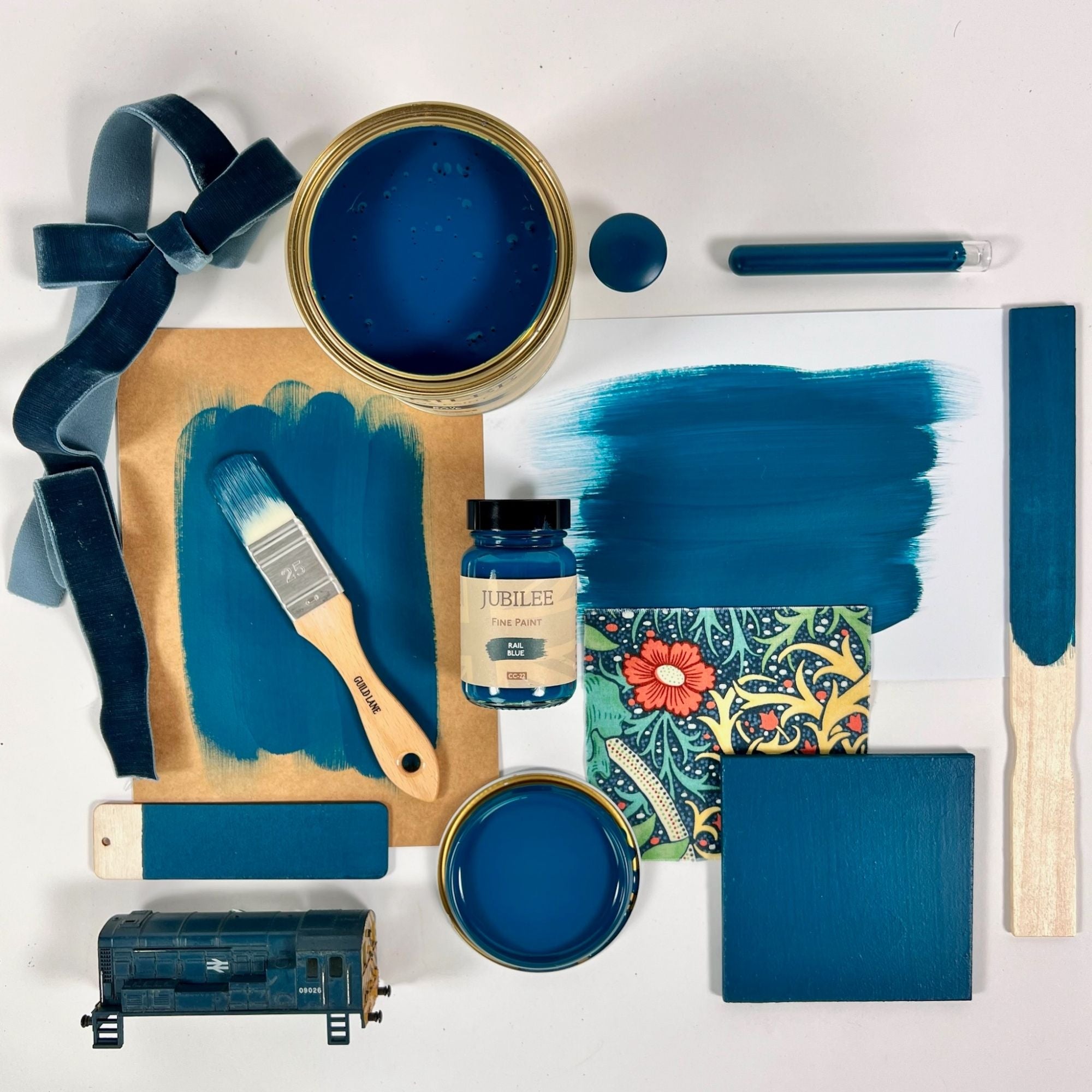 026-flatlay-rail_blue.jpg