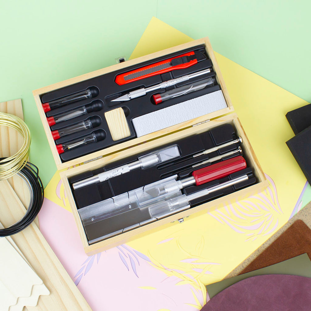 EXL44286-5 [file:EXL44286-5.jpg] Deluxe Wooden Knife & Tool Set (Boxed)