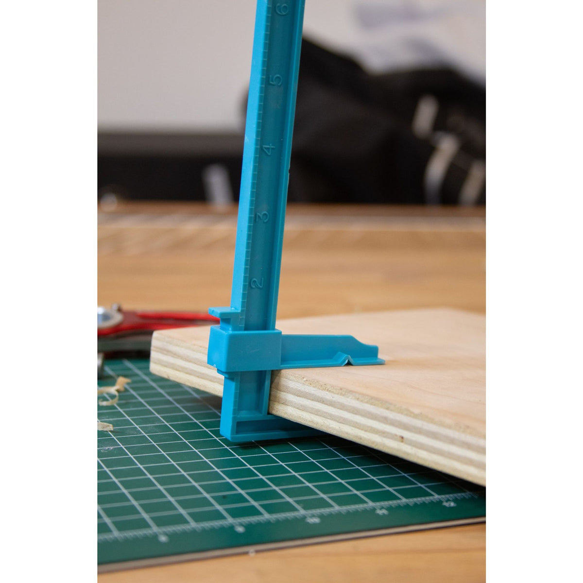 Adjustable Plastic Clamp 7in (Carded)