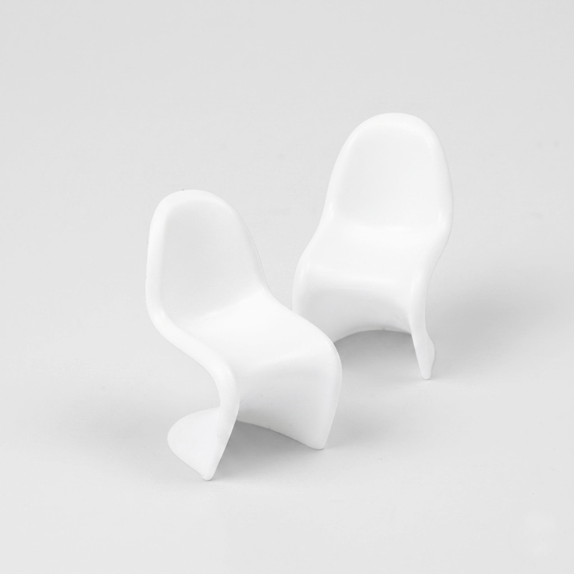 Panton Chairs with Table, White, 1:25 (4 pcs)