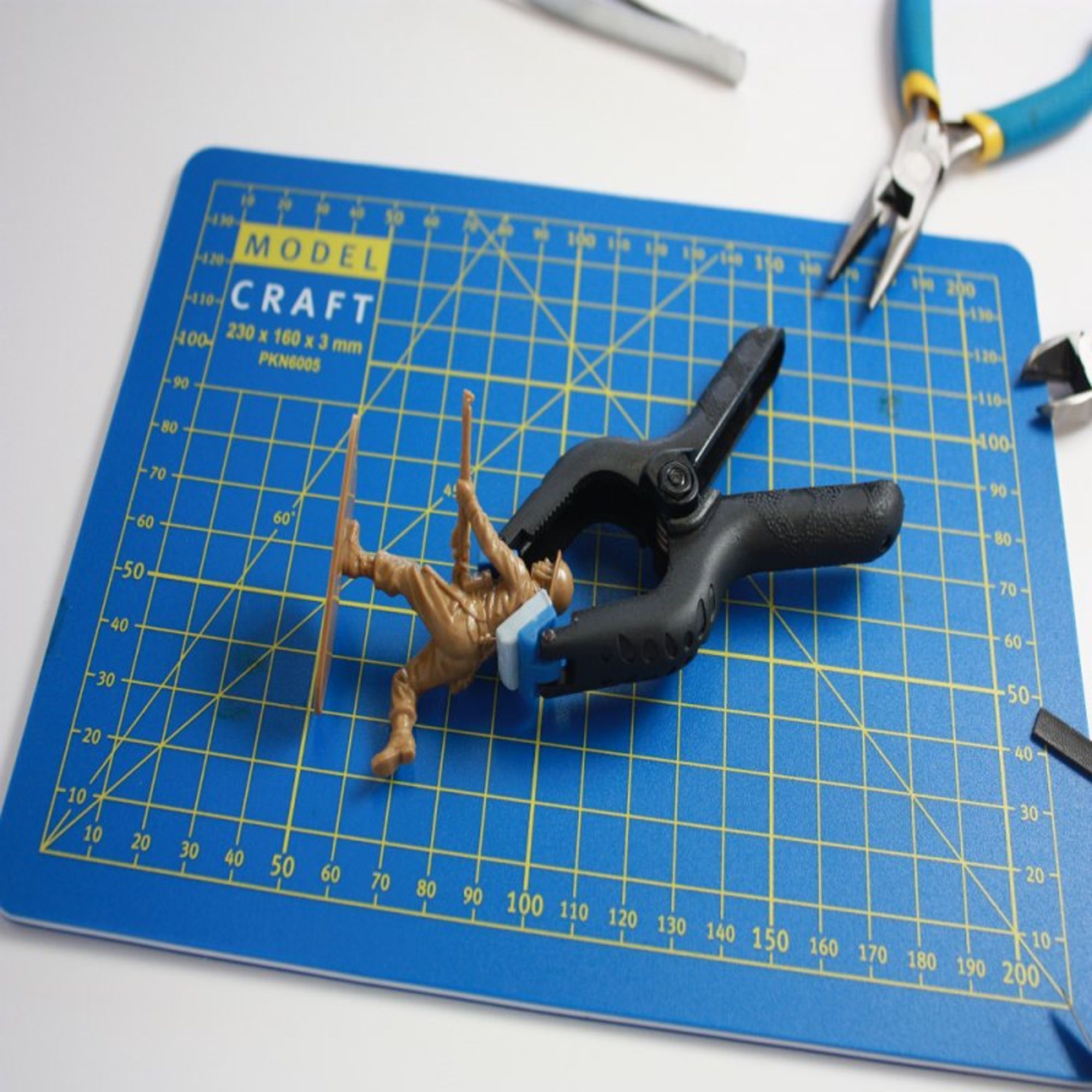 SHSPCL3000-2 [file:SHSPCL3000-2.jpg] Nylon Grip Clamps - 3x75mm, 6x50mm