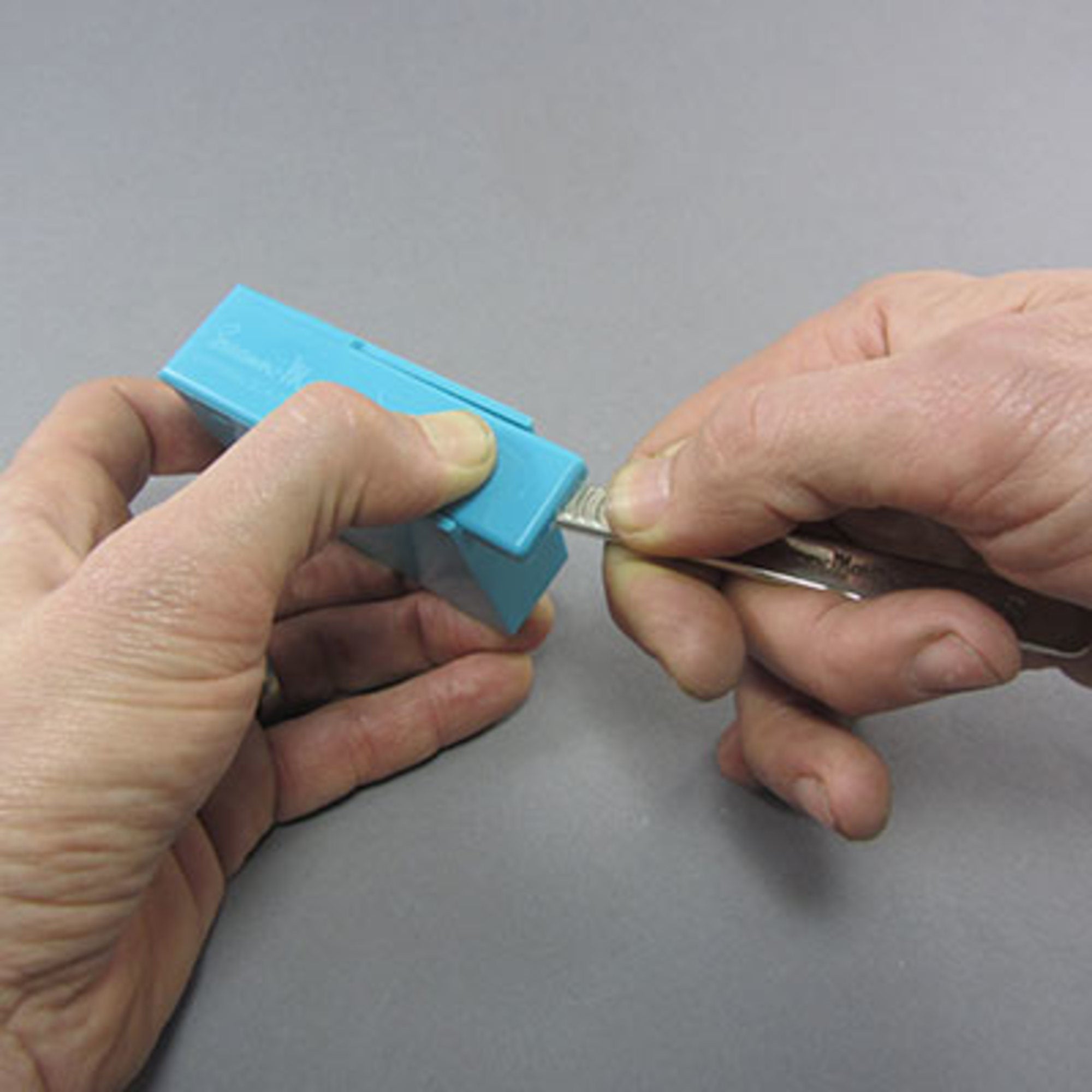 Scalpel Blade remover unit